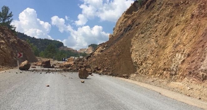 Antalya’da yağmur sebebiyle heyelan oluştu