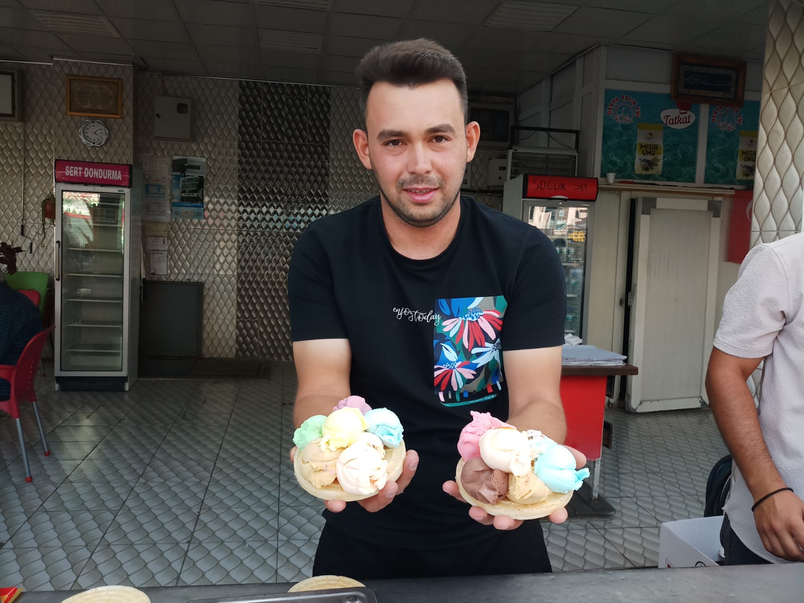Dondurmacı Serkan Hasyüncü: “Sıcaklara rağmen beklenilen satışı yapamıyoruz”