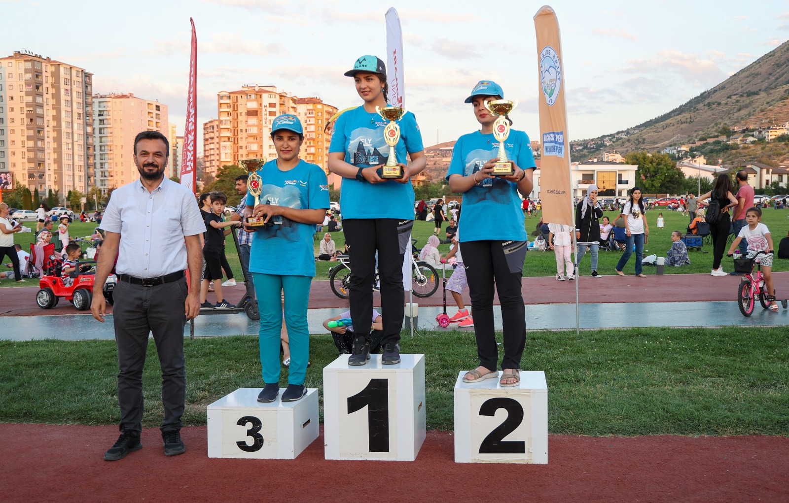 Ali Dağı Yamaç Paraşütü Türkiye Mesafe Yarışması ödül töreni gerçekleştirildi