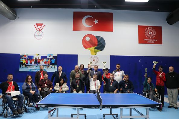 ÖZEL SPORCULARA TURNUVA SONUNDA MADALYA VERİLDİ