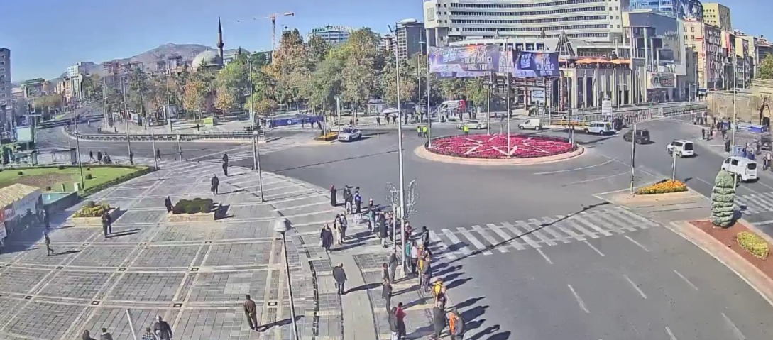 Cumhuriyet Meydanı iki yönlü olarak trafiğe kapatılatacak