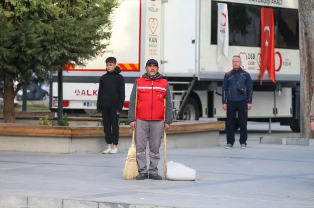 Tüm Türkiye’de saat 9’u 5 geçe hayat durdu