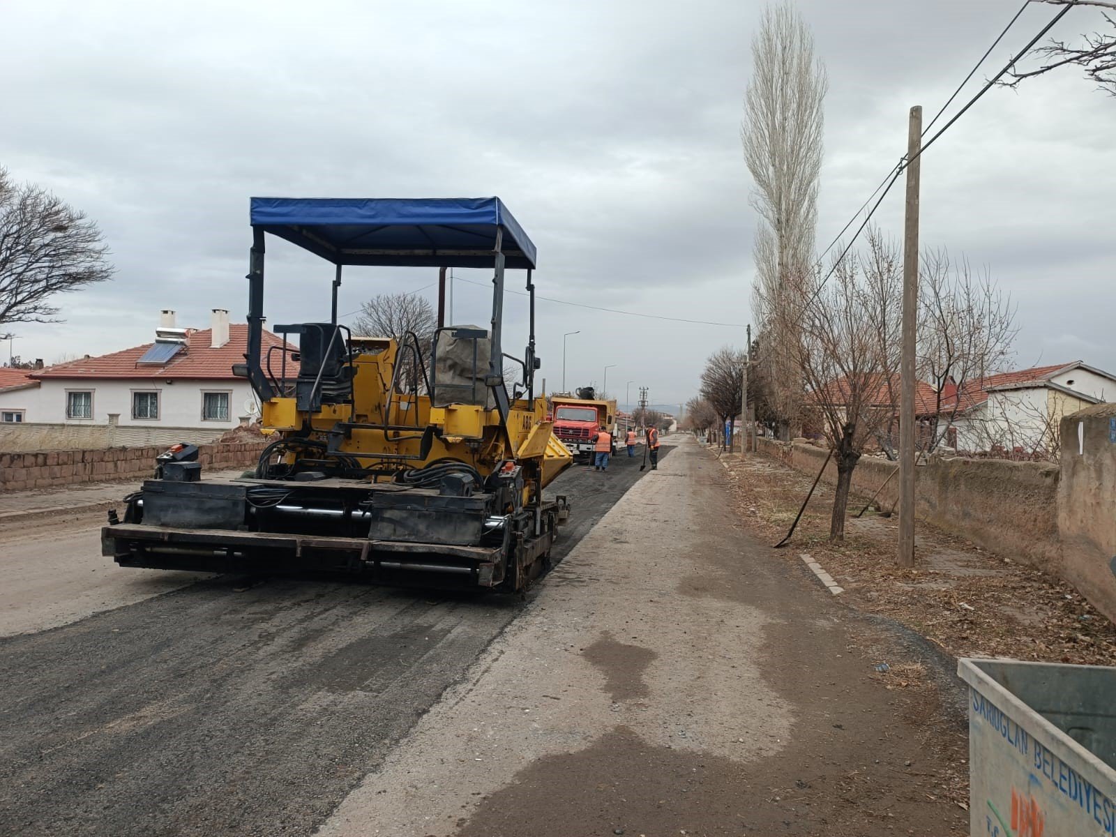 KAYSERİ BÜYÜKŞEHİR’DEN SARIOĞLAN’DA YOL BAKIM ONARIM VE ASFALTLAMA ÇALIŞMASI