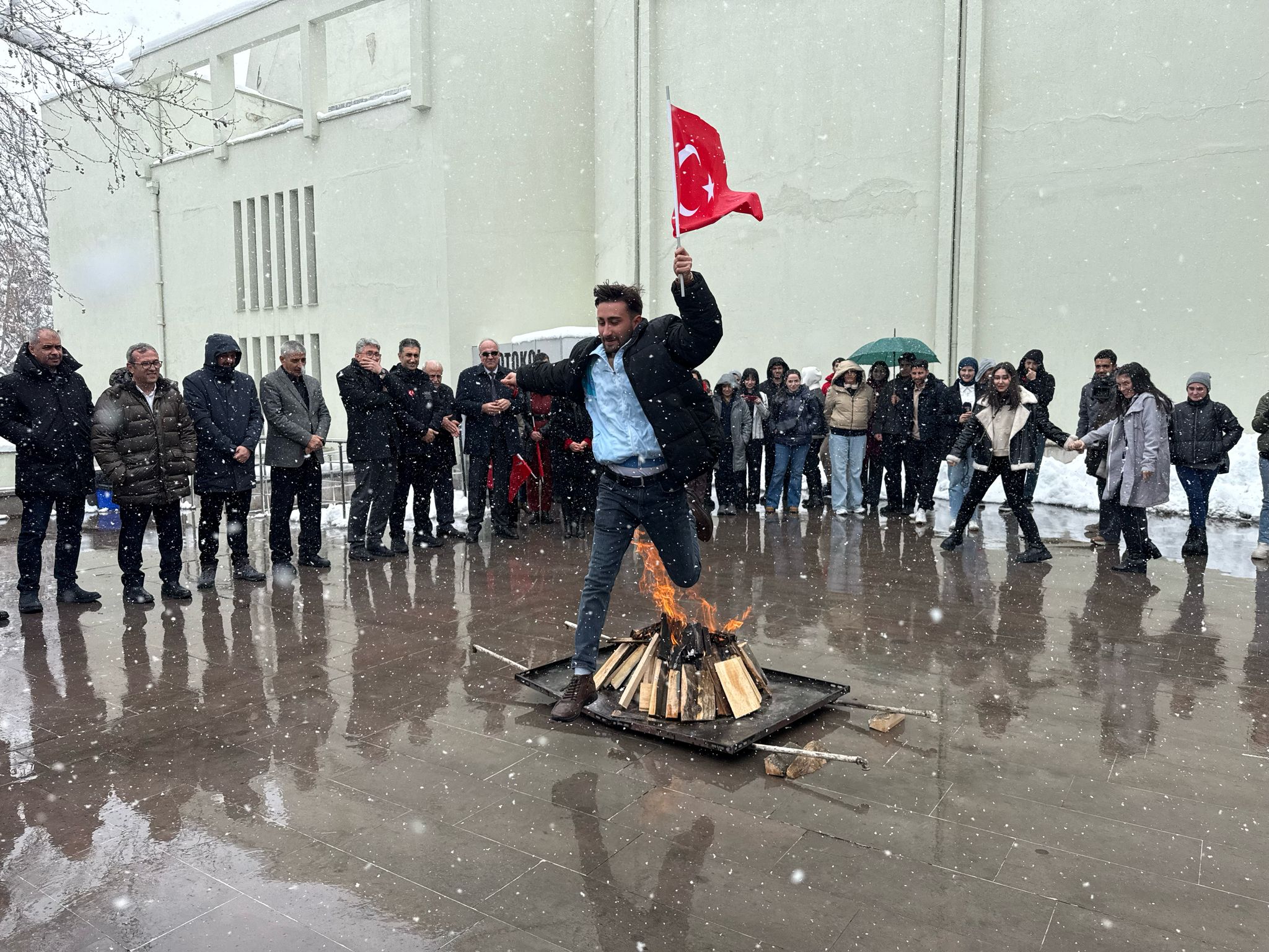 ERÜ’DE NEVRUZ ŞENLİĞİ DÜZENLENDİ